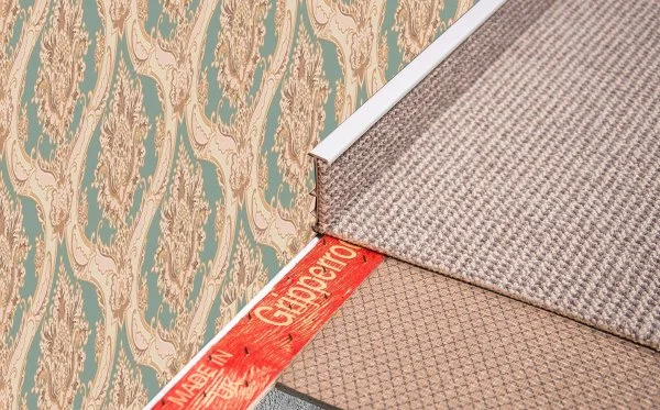 Плинтус для ковролина Korner Listwa 106 Светло-серый 2,5м (50мм) в Тольятти