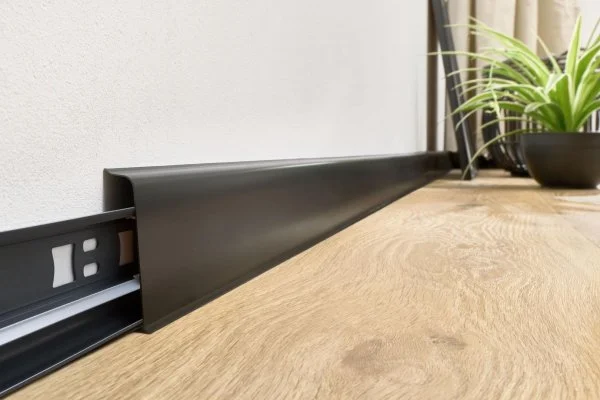 Плинтус пластиковый Arbiton INDO70 220 Чёрный матовый 2.5 м в Тольятти