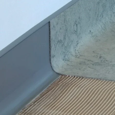 Коннелюрный односоставной плинтус Bonkeel Prof Серый (95х2700мм) в Тольятти