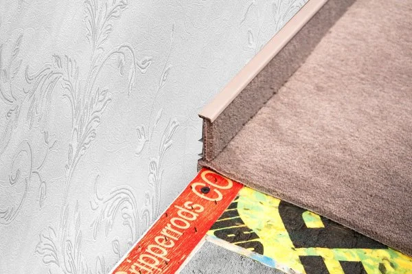 Плинтус для ковролина Korner Listwa 102 Беж 2,5м (50мм) в Тольятти