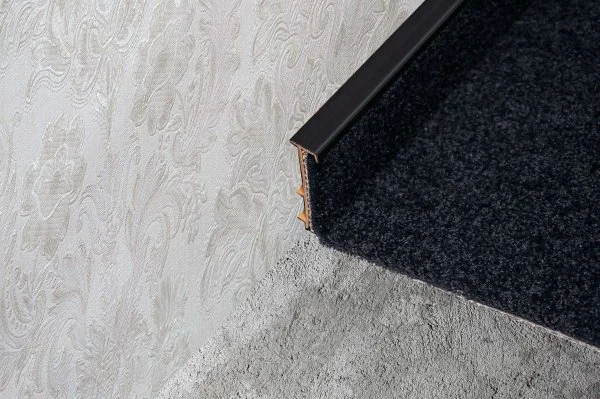 Плинтус для ковролина Korner Listwa 109 Черный 2,5м (50мм) в Тольятти